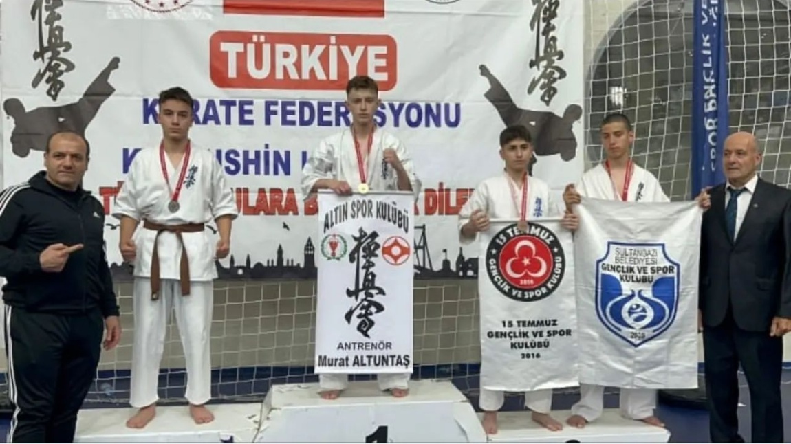 Okulumuz Öğrencilerinden Ali Şahin, Emirhan Güleryüz, Eren Yenilmez İstanbul Şampiyonu Olmuşlardır.