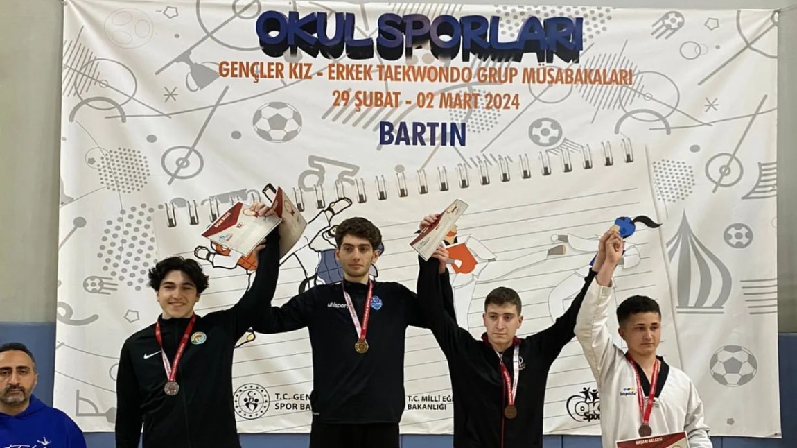 Okulumuz Öğrencilerinden Milli Sporcu Faruk Güleşci, Bartın'da Düzenlenen Okullar Arası Grup Müsabakaları'nda Şampiyon Olmuştur.